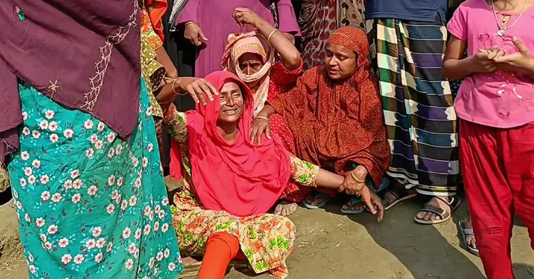 নিহতদের স্বজনদের আহাজারি